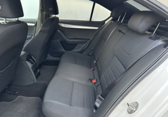 Подержанный автомобиль Skoda Octavia Liftback 2013 года (10 фото)
