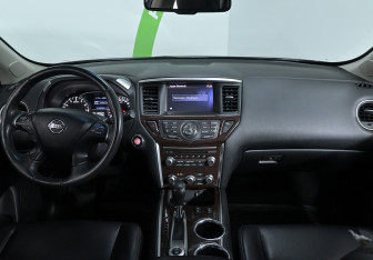 Подержанный автомобиль Nissan Pathfinder 2016 года (8 фото)