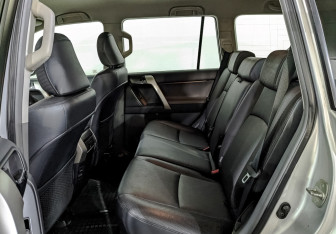 Подержанный автомобиль Toyota Land Cruiser Prado 2013 года (17 фото)