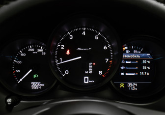 Подержанный автомобиль Porsche Macan 2023 года (13 фото)