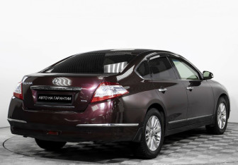 Подержанный автомобиль Nissan Teana 2012 года (5 фото)