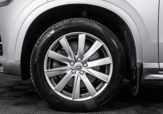 Подержанный автомобиль Volvo XC90 2019 года (27 фото)