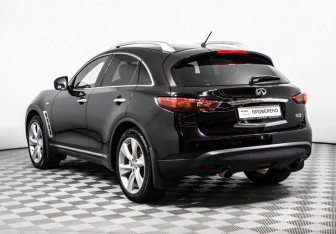 Подержанный автомобиль Infiniti FX 2011 года (7 фото)