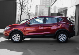 Подержанный автомобиль Nissan Qashqai 2017 года (8 фото)
