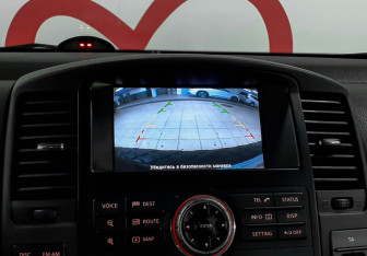 Подержанный автомобиль Nissan Pathfinder 2014 года (15 фото)