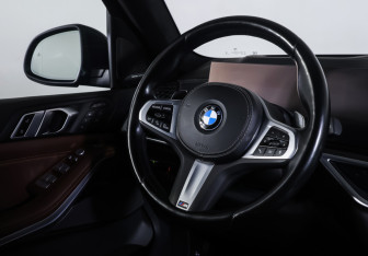 Подержанный автомобиль BMW X7 2023 года (13 фото)