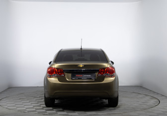 Подержанный автомобиль Chevrolet Cruze Sedan 2013 года (6 фото)