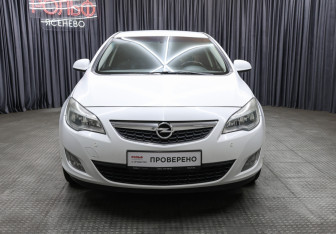 Подержанный автомобиль Opel Astra Hatchback 2011 года (2 фото)
