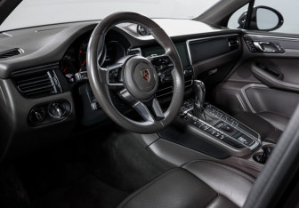 Подержанный автомобиль Porsche Macan 2019 года (14 фото)