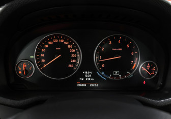 Подержанный автомобиль BMW X3 2014 года (13 фото)