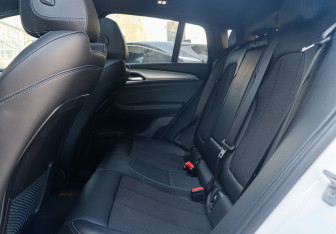 Подержанный автомобиль BMW X4 2018 года (10 фото)