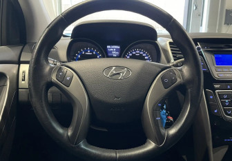 Подержанный автомобиль Hyundai i30 Hatchback 2012 года (14 фото)