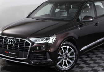 Подержанный автомобиль Audi Q7 2020 года (27 фото)