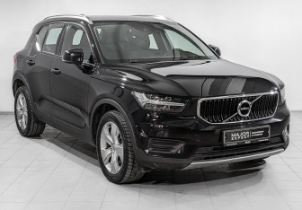 Подержанный автомобиль Volvo XC40 2021 года (3 фото)
