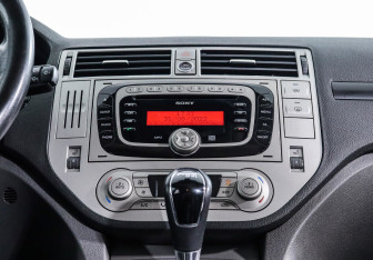 Подержанный автомобиль Ford Kuga 2012 года (8 фото)