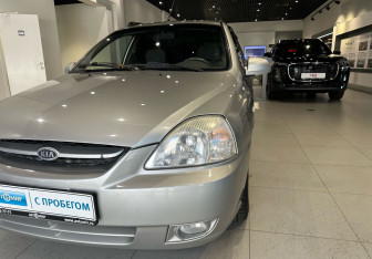Подержанный автомобиль Kia Rio Wagon 2005 года (8 фото)