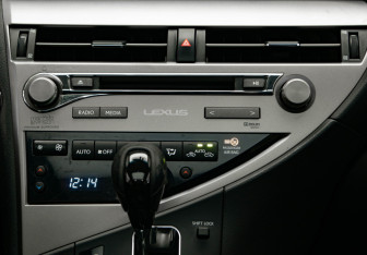 Подержанный автомобиль Lexus RX 2013 года (23 фото)