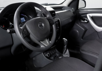 Подержанный автомобиль Nissan Terrano 2018 года (14 фото)
