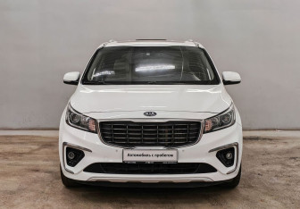 Подержанный автомобиль Kia Carnival 2018 года (2 фото)