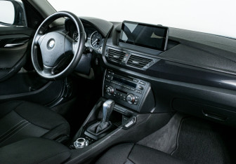 Подержанный автомобиль BMW X1 2012 года (10 фото)