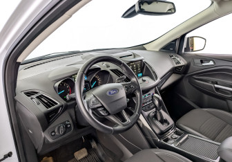 Подержанный автомобиль Ford Kuga 2018 года (16 фото)
