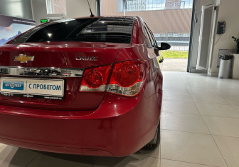 Подержанный автомобиль Chevrolet Cruze Sedan 2011 года (9 фото)