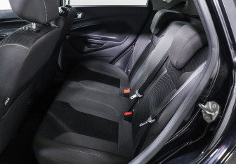 Подержанный автомобиль Ford Fiesta Hatchback 2016 года (10 фото)