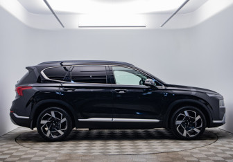 Подержанный автомобиль Hyundai Santa Fe 2021 года (4 фото)