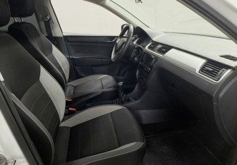 Подержанный автомобиль Skoda Rapid Liftback 2017 года (9 фото)