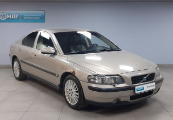 Подержанный автомобиль Volvo S60 2001 года (3 фото)