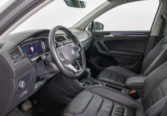 Подержанный автомобиль Volkswagen Tiguan 2021 года (10 фото)