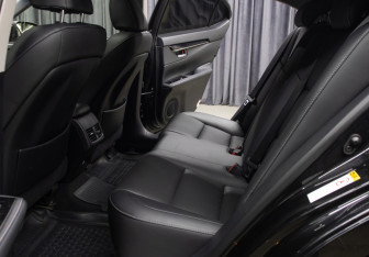 Подержанный автомобиль Lexus ES 2016 года (12 фото)