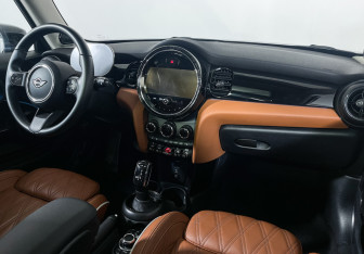 Подержанный автомобиль MINI Hatch 2024 года (9 фото)