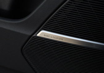 Подержанный автомобиль Audi Q8 2021 года (18 фото)