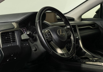 Подержанный автомобиль Lexus RX 2018 года (13 фото)