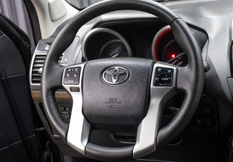 Подержанный автомобиль Toyota Land Cruiser Prado 2015 года (15 фото)