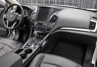 Подержанный автомобиль DongFeng AX7 2018 года (11 фото)