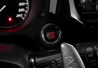 Подержанный автомобиль Mitsubishi Outlander 2016 года (18 фото)