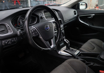 Подержанный автомобиль Volvo V40 Hatchback 2014 года (12 фото)