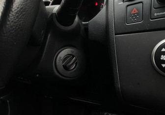 Подержанный автомобиль Nissan Tiida Hatchback 2013 года (15 фото)
