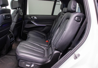 Подержанный автомобиль BMW X7 2020 года (9 фото)
