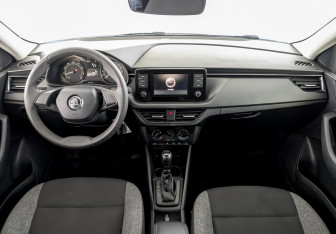 Подержанный автомобиль Skoda Rapid Liftback 2021 года (14 фото)