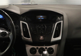 Подержанный автомобиль Ford Focus Hatchback 2012 года (10 фото)