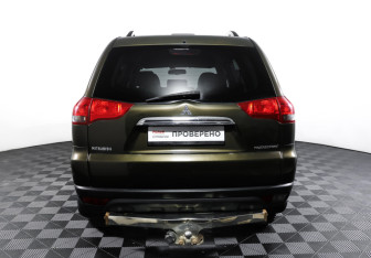 Подержанный автомобиль Mitsubishi Pajero Sport 2015 года (6 фото)