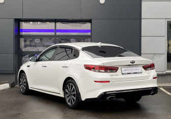 Подержанный автомобиль Kia Optima Sedan 2019 года (7 фото)