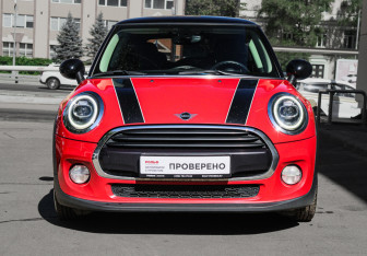 Подержанный автомобиль MINI Hatch 2019 года (2 фото)