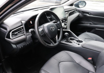 Подержанный автомобиль Toyota Camry Sedan 2022 года (7 фото)