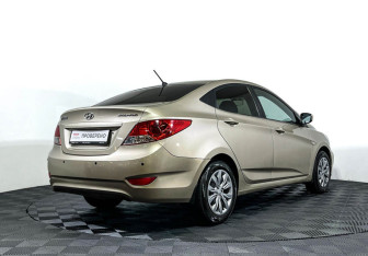 Подержанный автомобиль Hyundai Solaris Sedan 2011 года (5 фото)