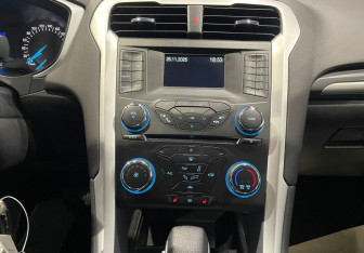 Подержанный автомобиль Ford Mondeo Sedan 2015 года (16 фото)