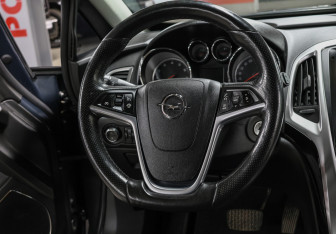 Подержанный автомобиль Opel Astra Hatchback 2013 года (17 фото)